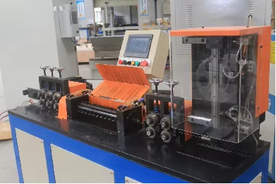 HWASHI 1.1mm-9mm machine à redresser le fil d'acier à grande vitesse,Réducteur de fil rotatif automatique et machine de découpe