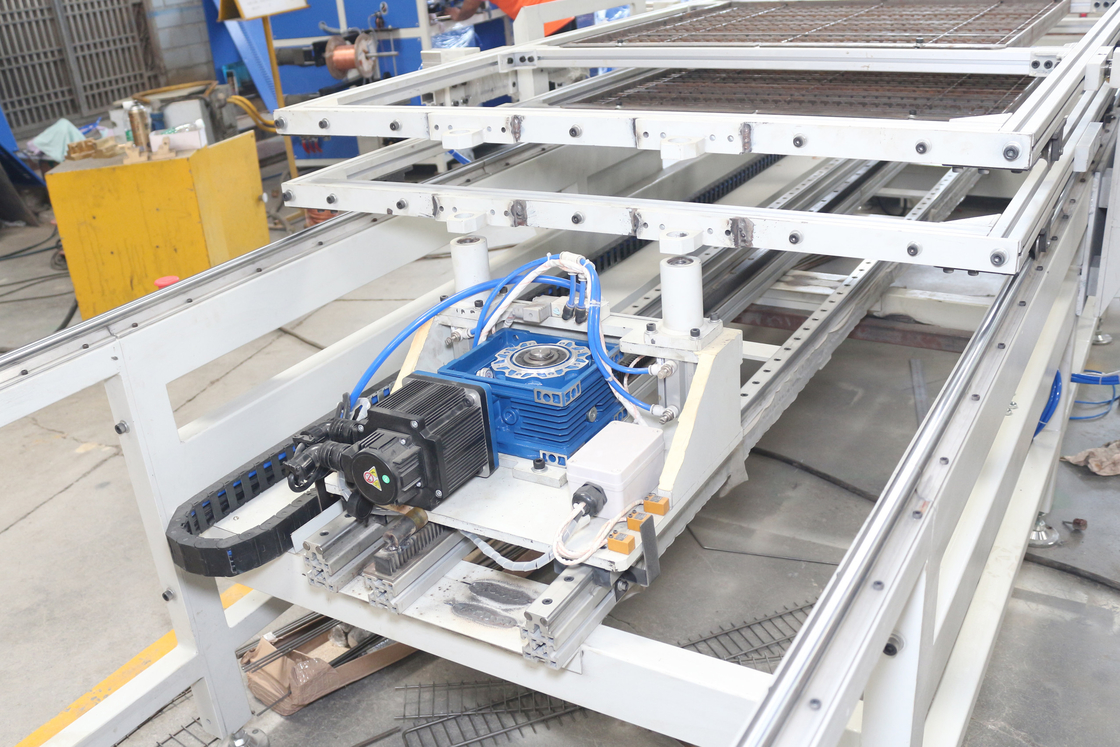 Hwashi améliorez votre processus de production avec la machine automatique de soudage de cage pour les étagères de pont en treillis métalliques