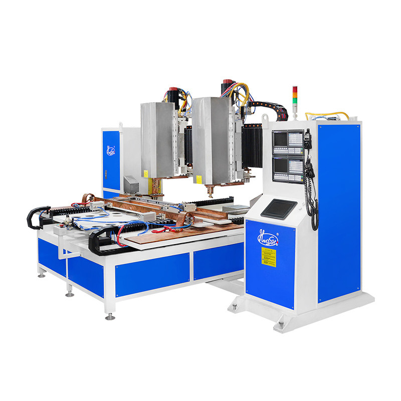 Hwashi CNC à sept axes à double tête Auotmaitc Machine de soudage par point pour cadre de tube de porte