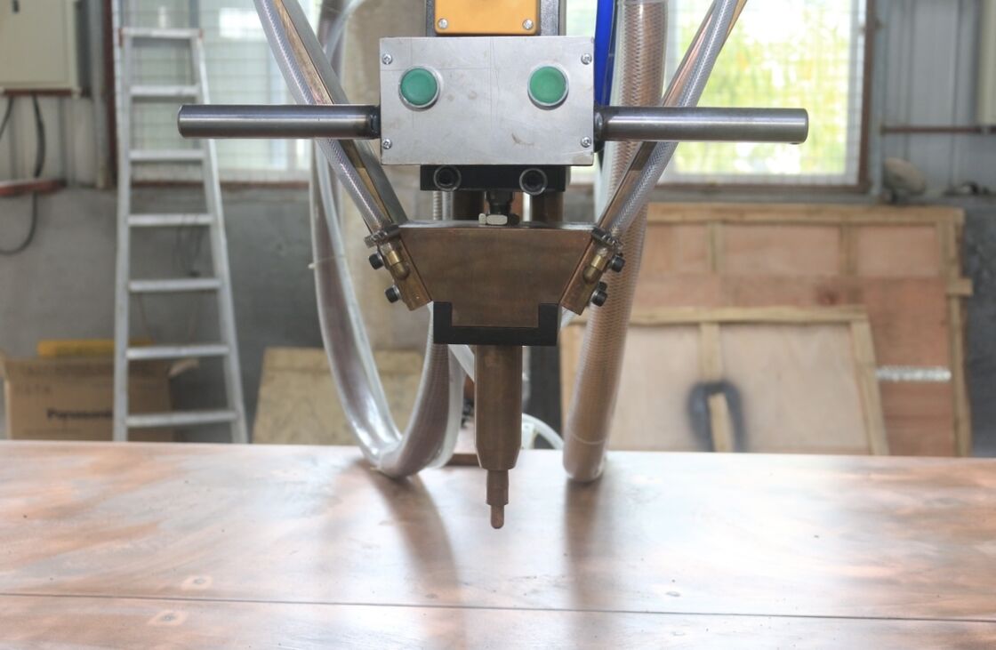 Machine de soudage par points de table avec contrôleur intelligent à écran tactile pour le pliage de précision et une épaisseur de soudage de 3,0+3,0 mm