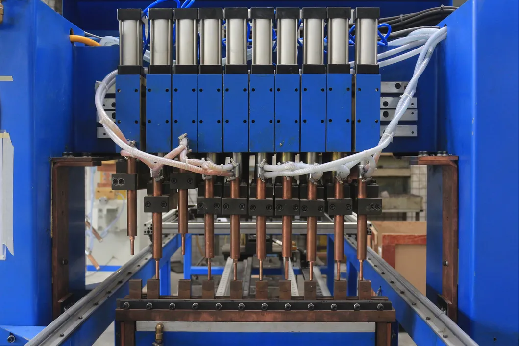 Hwashi Dernière machine de soudage automatique de porte en tôle de type gantry métallique inverseur 1